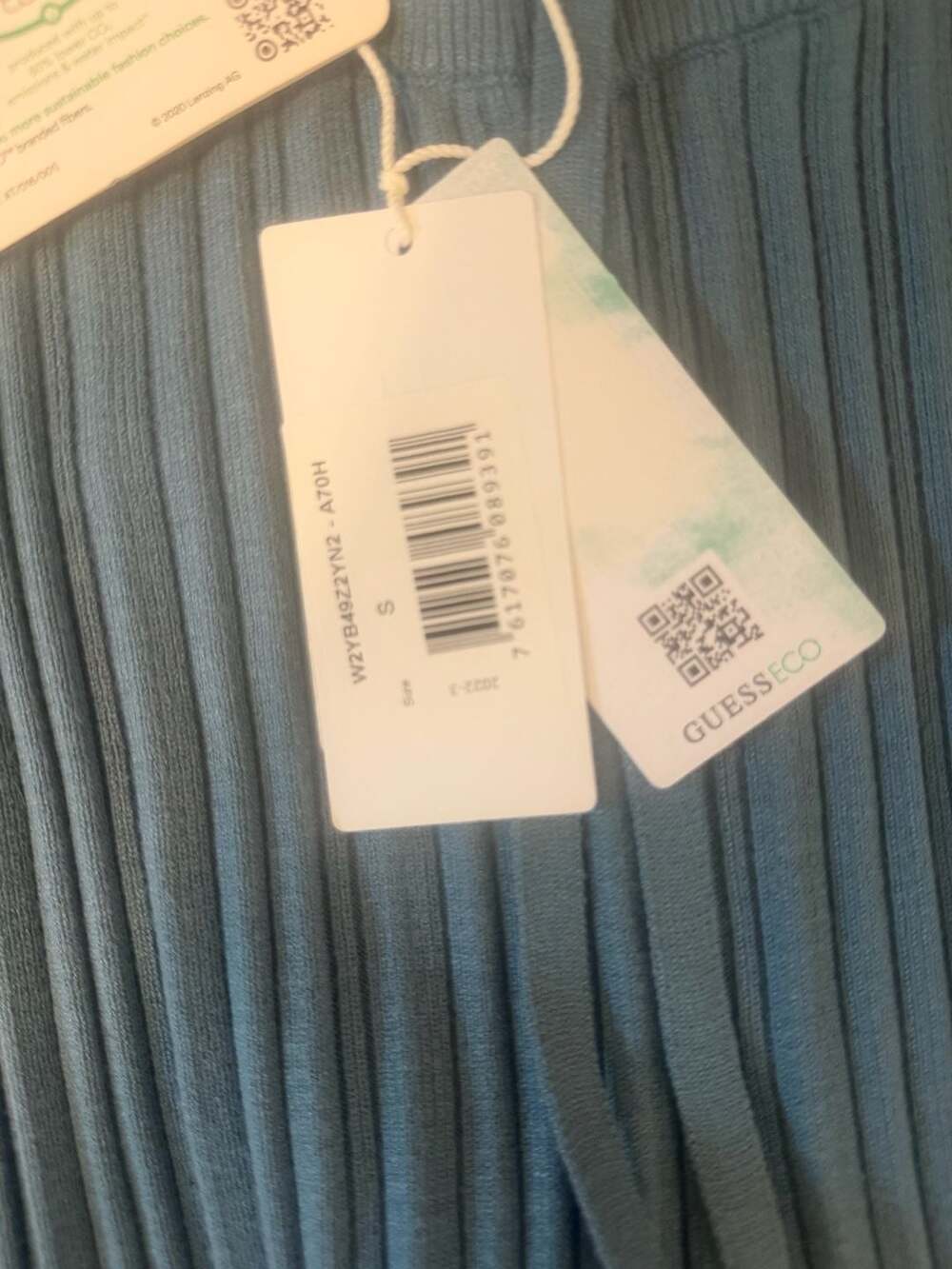 Guess - Picture 3 of 5